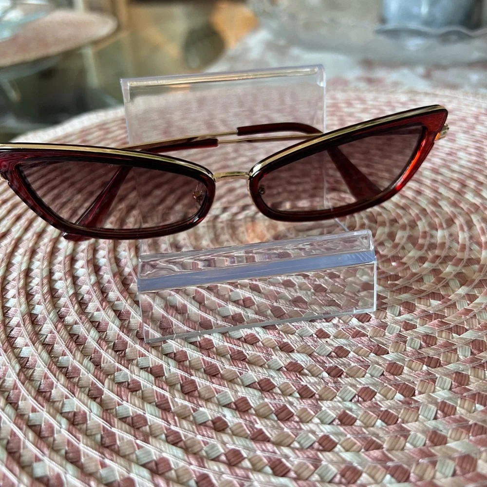 Elegant Brown Cat-Eye Sunglasses